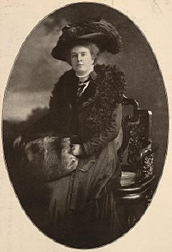 Ethel M Arnold in 1910.jpg