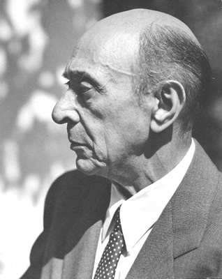 https://upload.wikimedia.org/wikipedia/commons/a/ad/Arnold_Schoenberg_la_1948.jpg