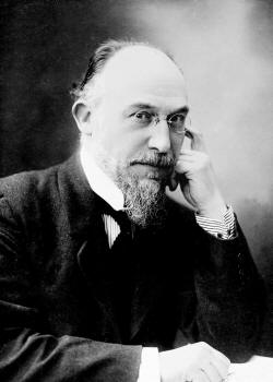 https://upload.wikimedia.org/wikipedia/commons/5/58/Ericsatie.jpg