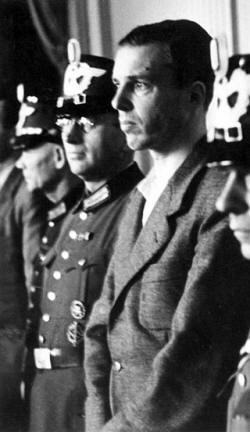 Bundesarchiv Bild 146-2008-0184, Berlin, Berthold Schenk Graf v. Stauffenberg.jpg