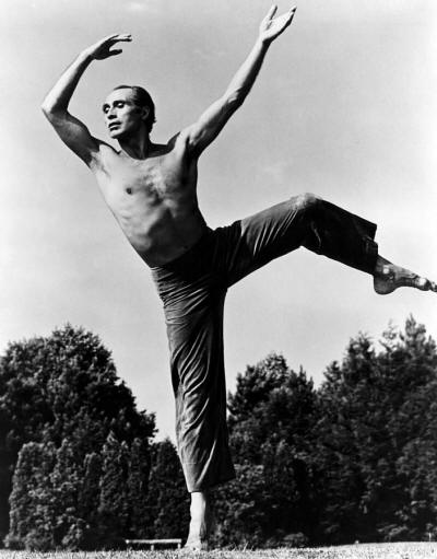 Jose Limon 1908-1972, Modern Dancer by Everett | Dance photography, Modern  dance photography, Modern dance poses