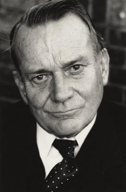 Actor Denholm Elliott.jpg