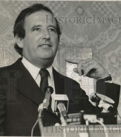 1978 Press Photo Representative Stewart McKinney speaks in front of  microphones | eBay