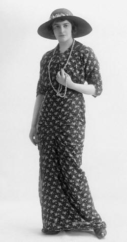 Cathleen Mary Nesbitt 1913.jpg